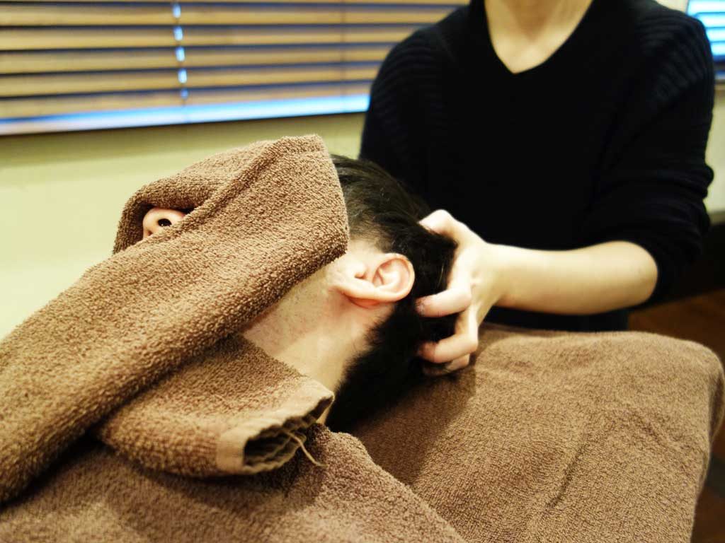 画像 頭皮オイルマッサージ