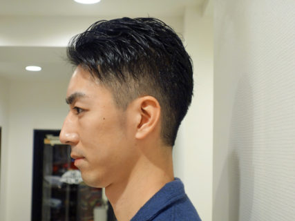 メンズヘアスタイル「アップバングのツーブロック」