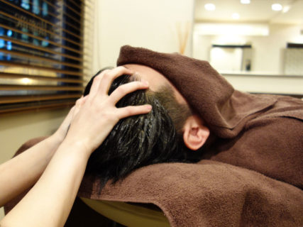 髪は頭皮から。頭皮環境を整えて健康な髪へ