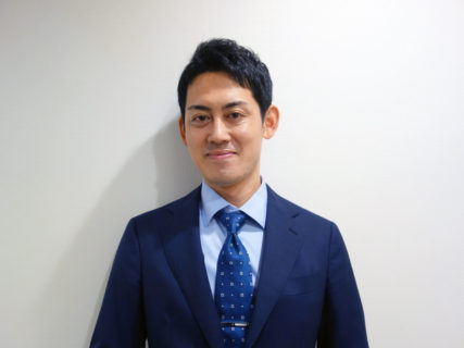 アップバングのビジネスヘアスタイル