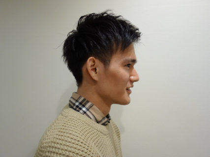 ツーブロックのアップバングショート